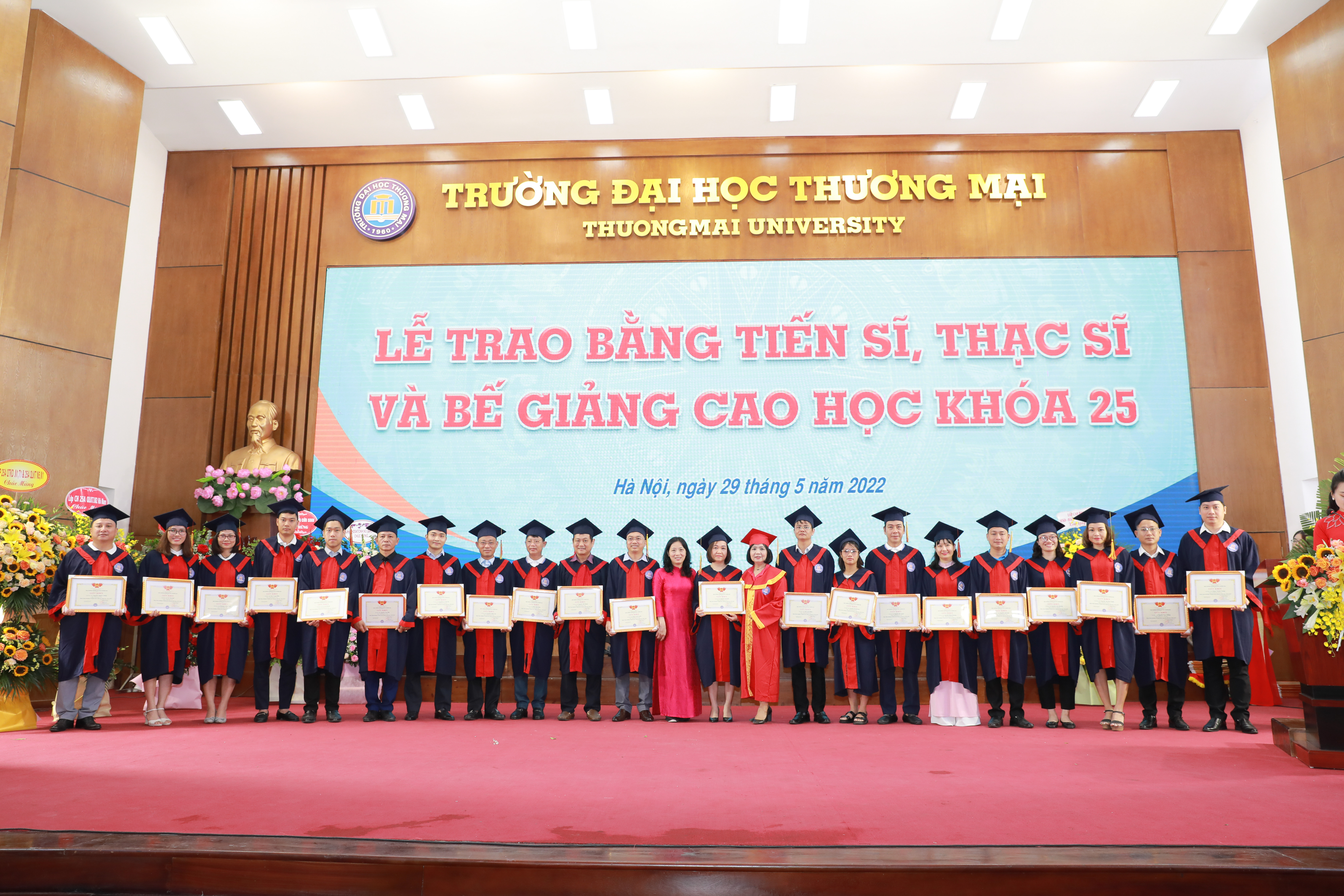 Hình ảnh Lễ Trao bằng Tiến sĩ, Thạc sĩ và Bế giảng Cao học khóa 25A,B