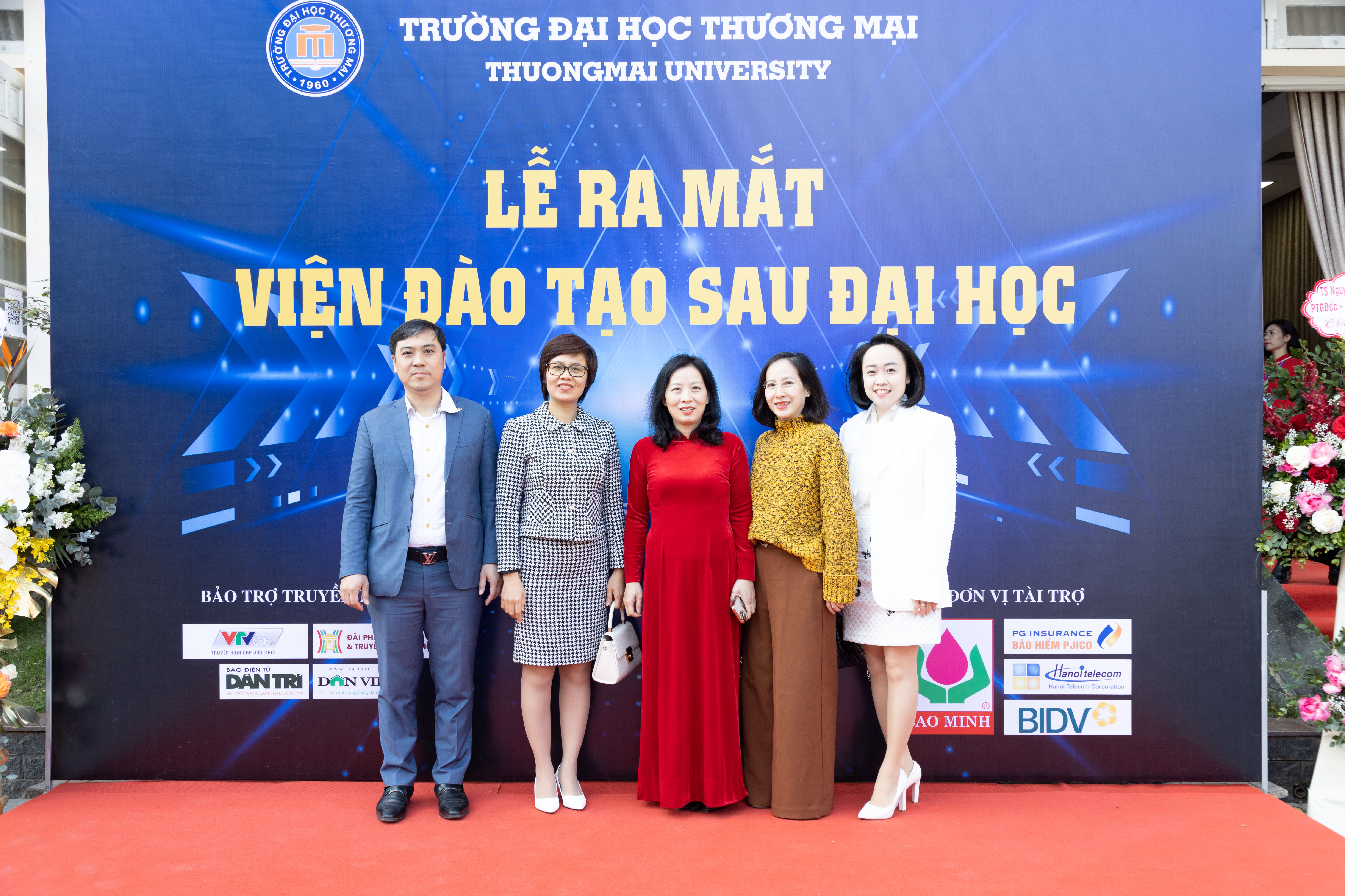 Hình ảnh Ngoài Hội trường H3_1-Lễ ra mắt Viện Đào tạo Sau đại học