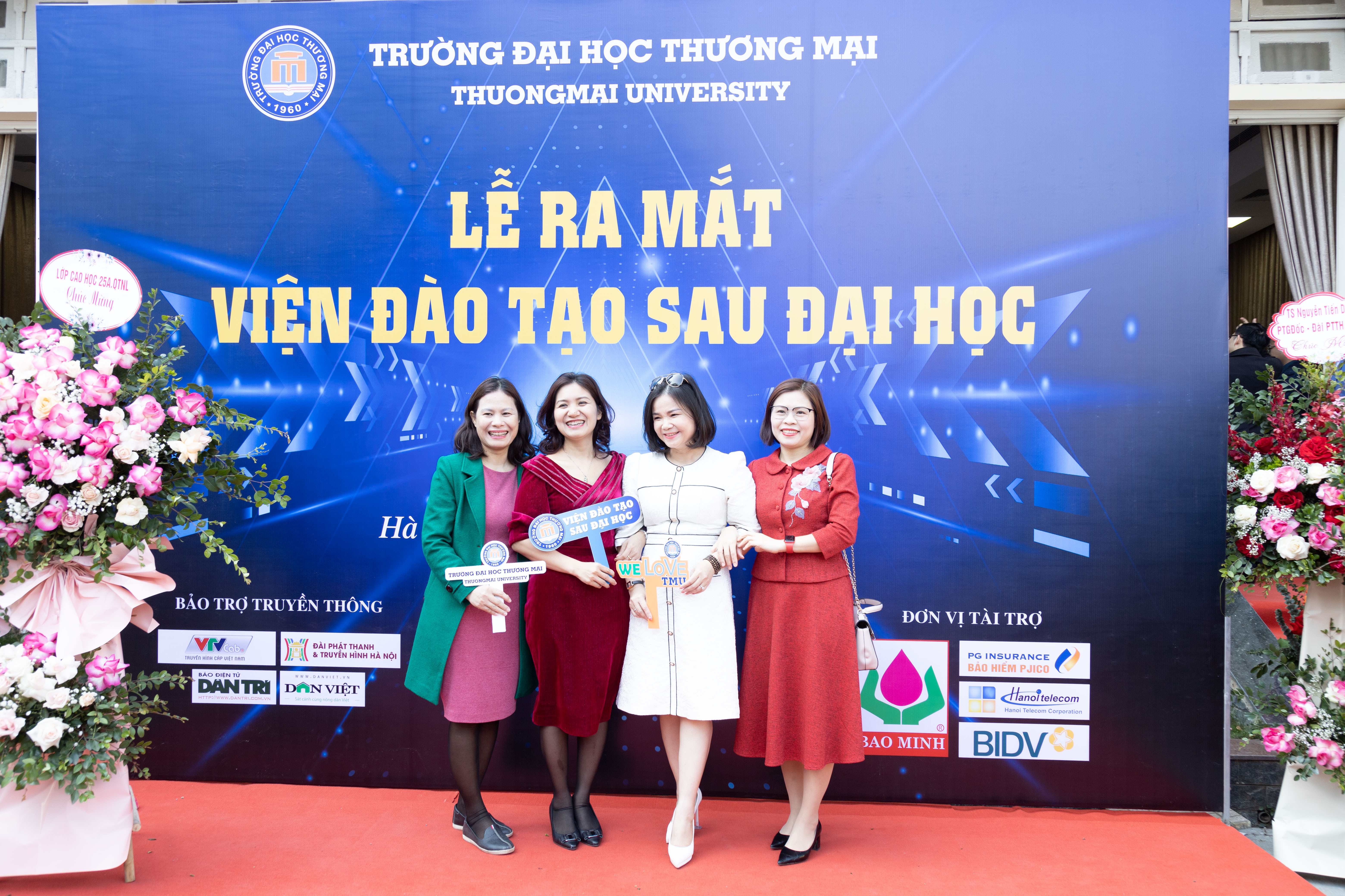 Hình ảnh Ngoài Hội trường H3_2-Lễ ra mắt Viện Đào tạo Sau đại học