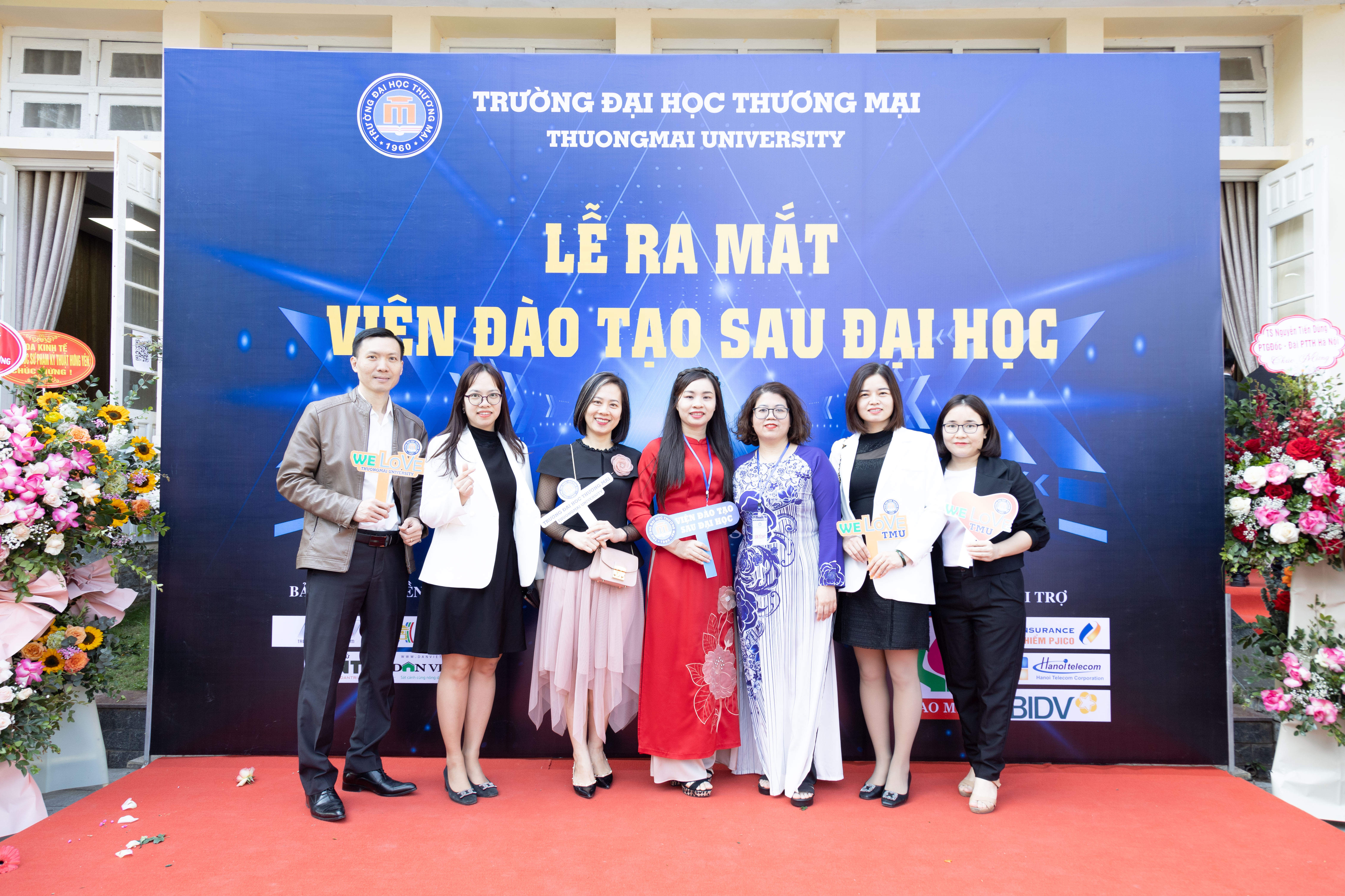 Hình ảnh Ngoài Hội trường H3_2-Lễ ra mắt Viện Đào tạo Sau đại học