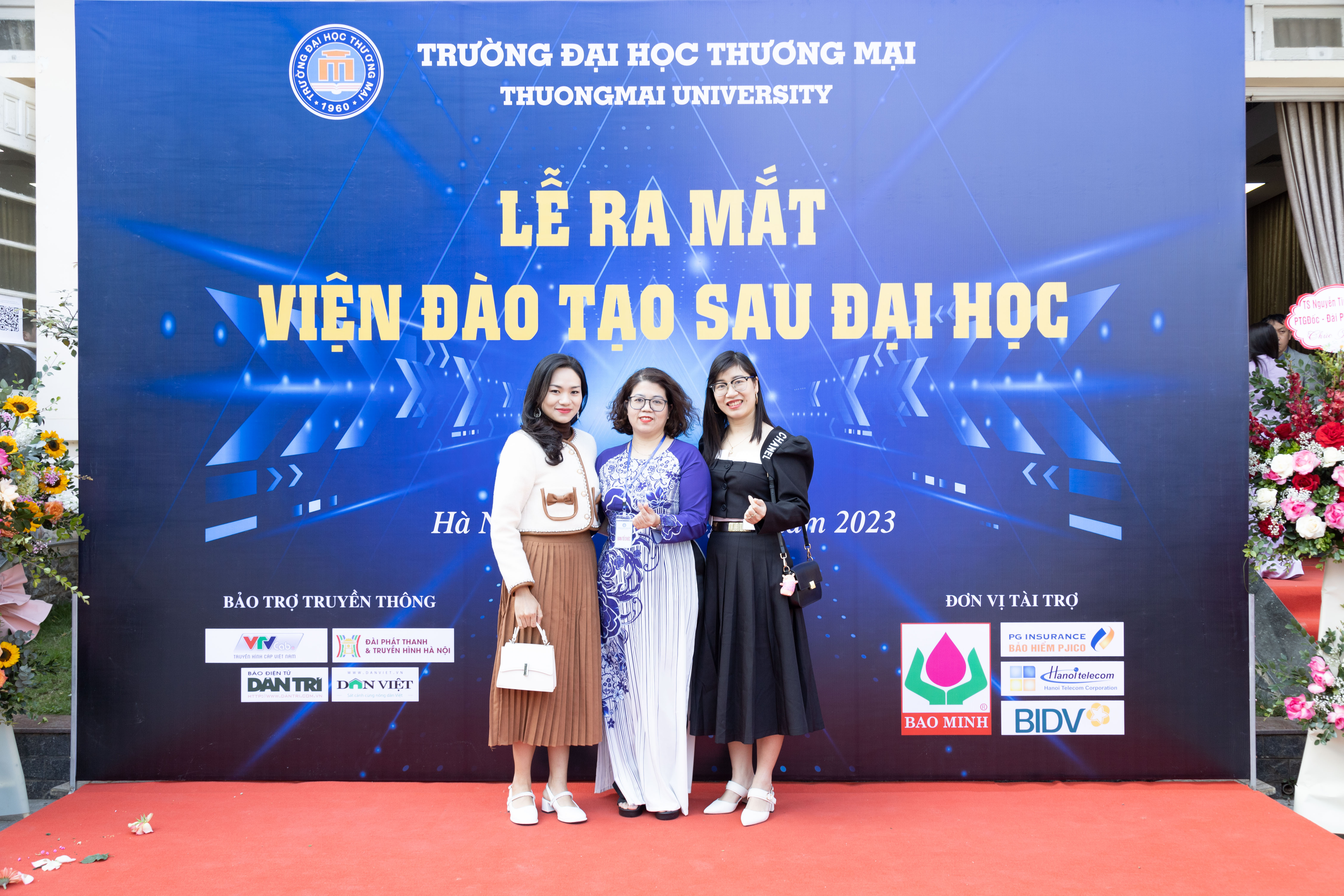 Hình ảnh Ngoài Hội trường H3_1-Lễ ra mắt Viện Đào tạo Sau đại học