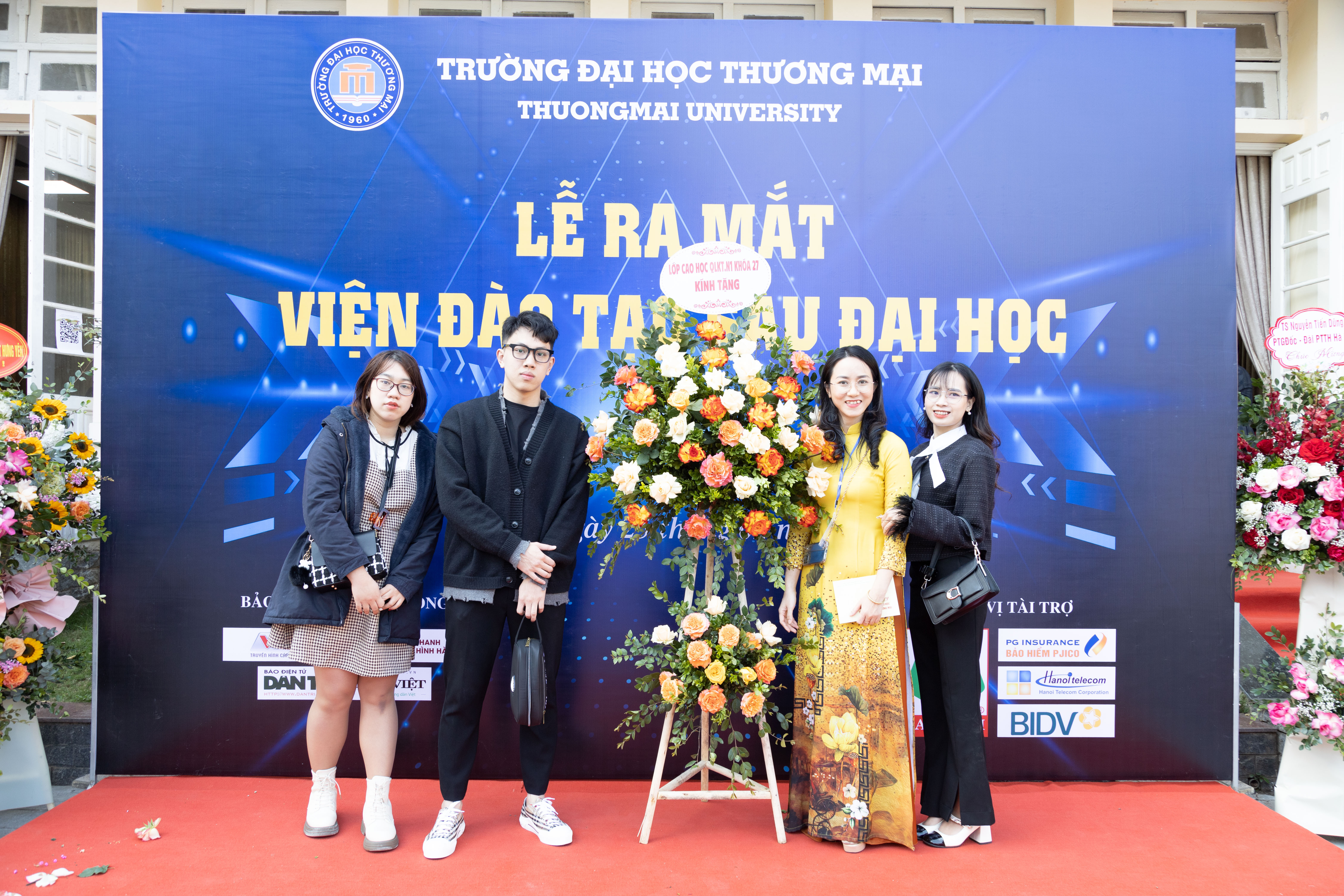 Hình ảnh Ngoài Hội trường H3_1-Lễ ra mắt Viện Đào tạo Sau đại học