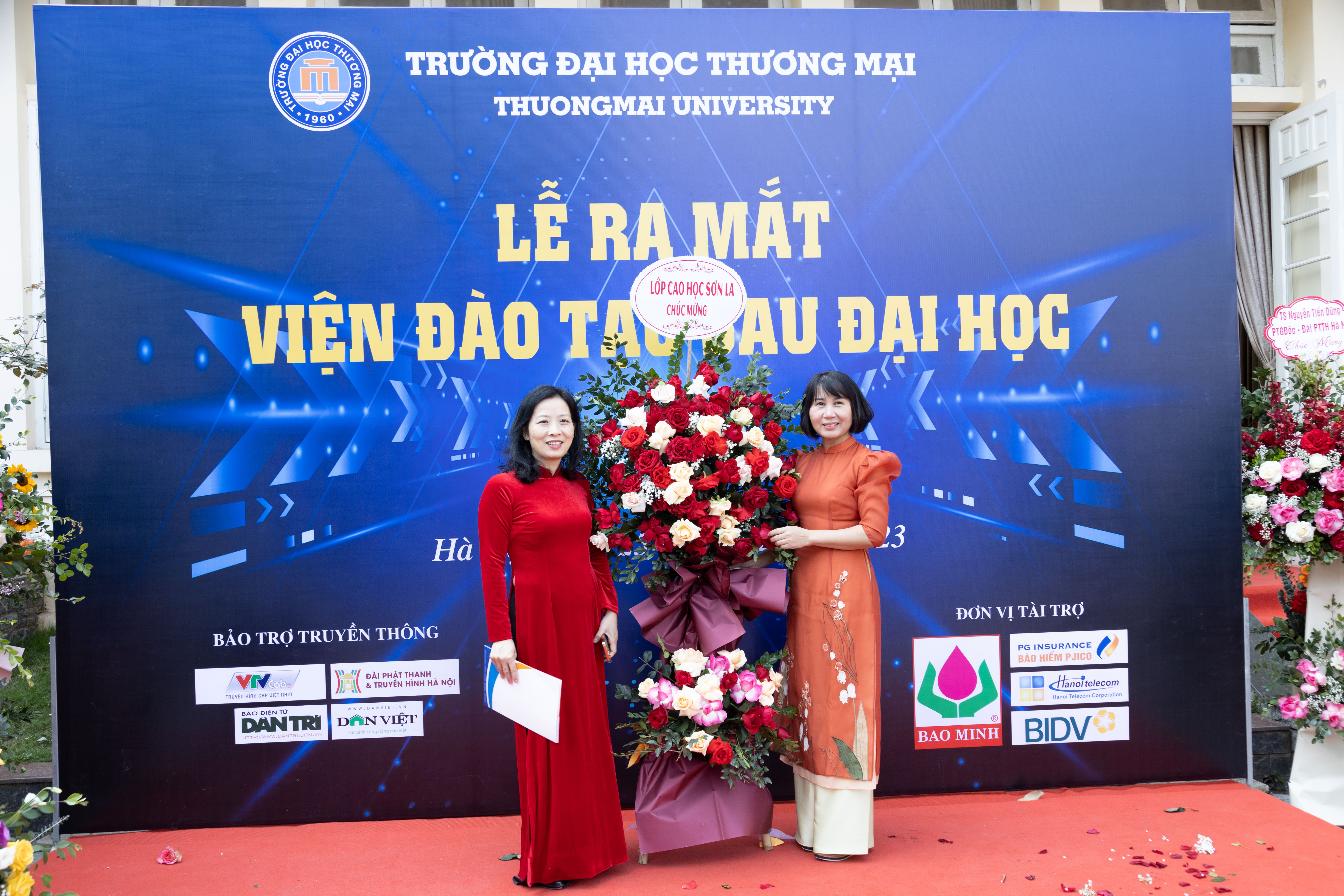 Hình ảnh Ngoài Hội trường H3_2-Lễ ra mắt Viện Đào tạo Sau đại học