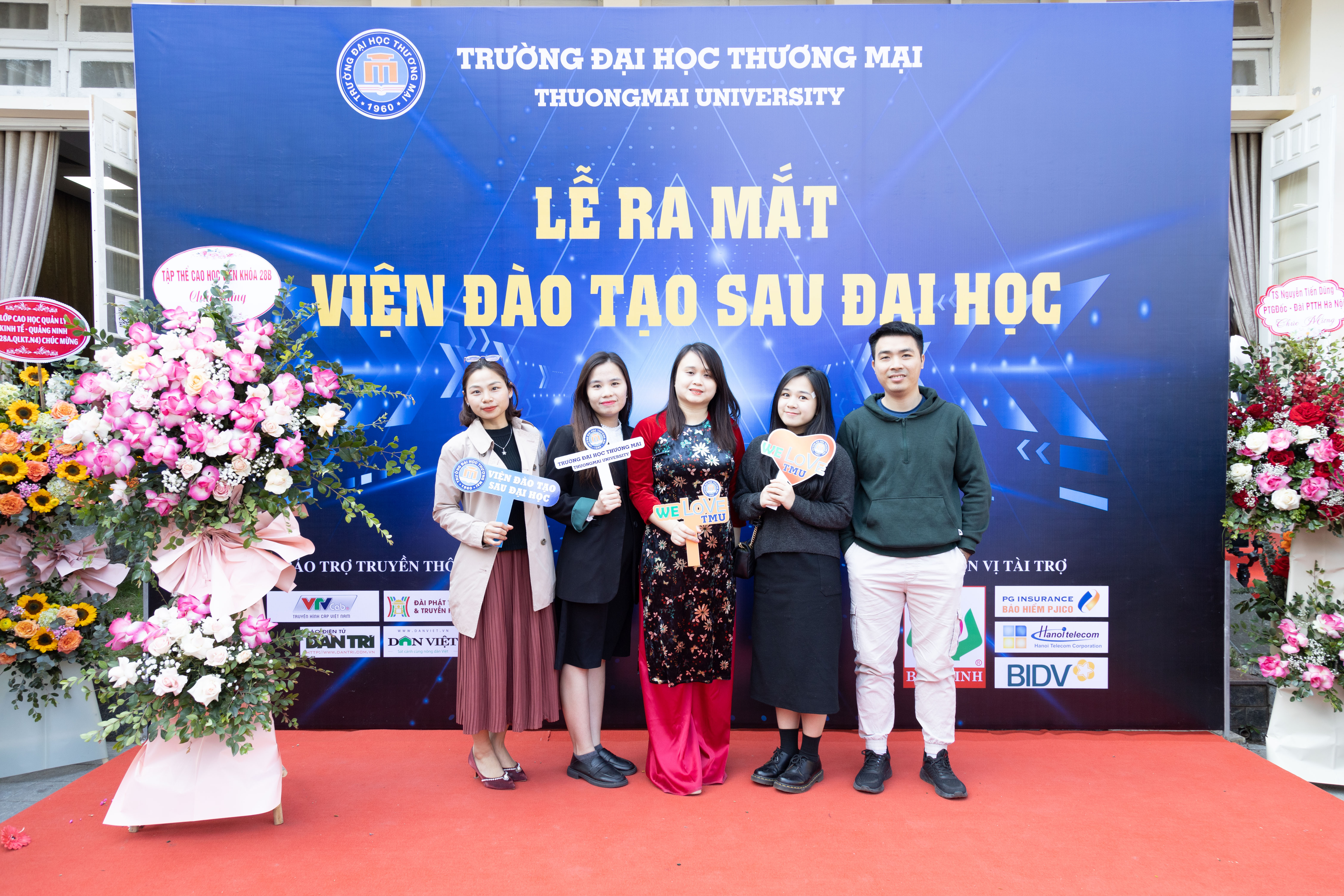 Hình ảnh Ngoài Hội trường H3_2-Lễ ra mắt Viện Đào tạo Sau đại học