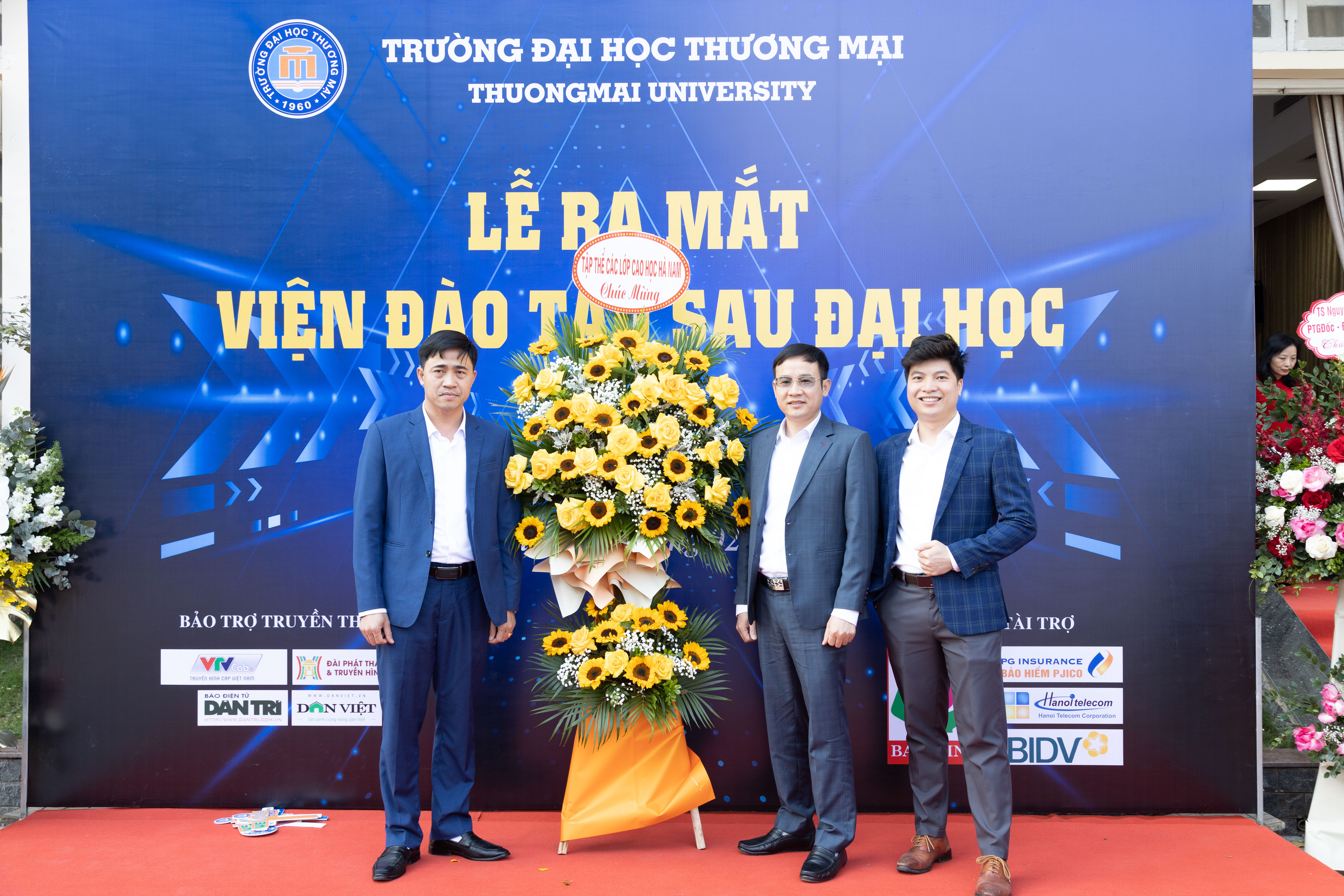 Hình ảnh Ngoài Hội trường H3_2-Lễ ra mắt Viện Đào tạo Sau đại học