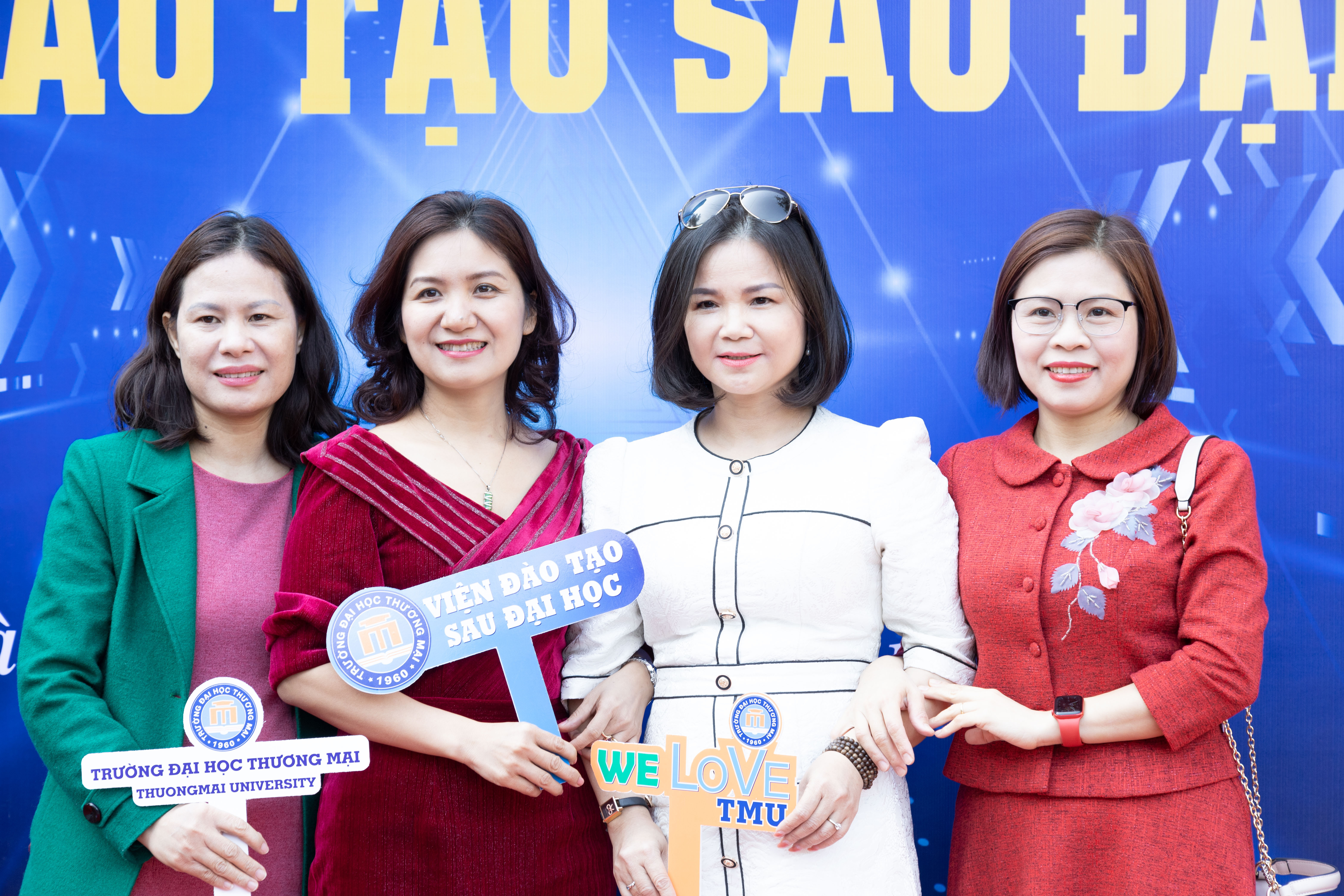 Hình ảnh Ngoài Hội trường H3_2-Lễ ra mắt Viện Đào tạo Sau đại học