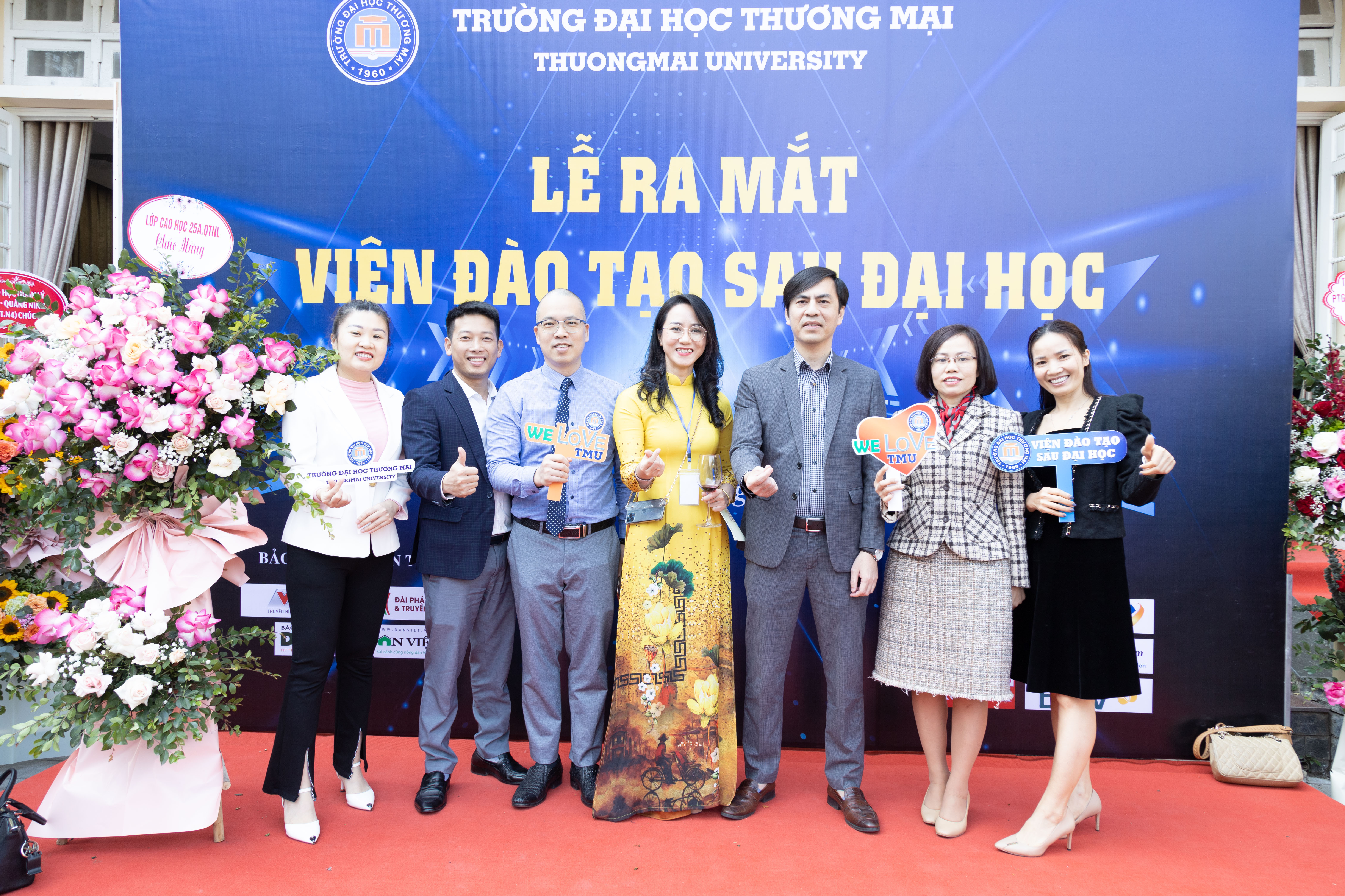 Hình ảnh Ngoài Hội trường H3_2-Lễ ra mắt Viện Đào tạo Sau đại học