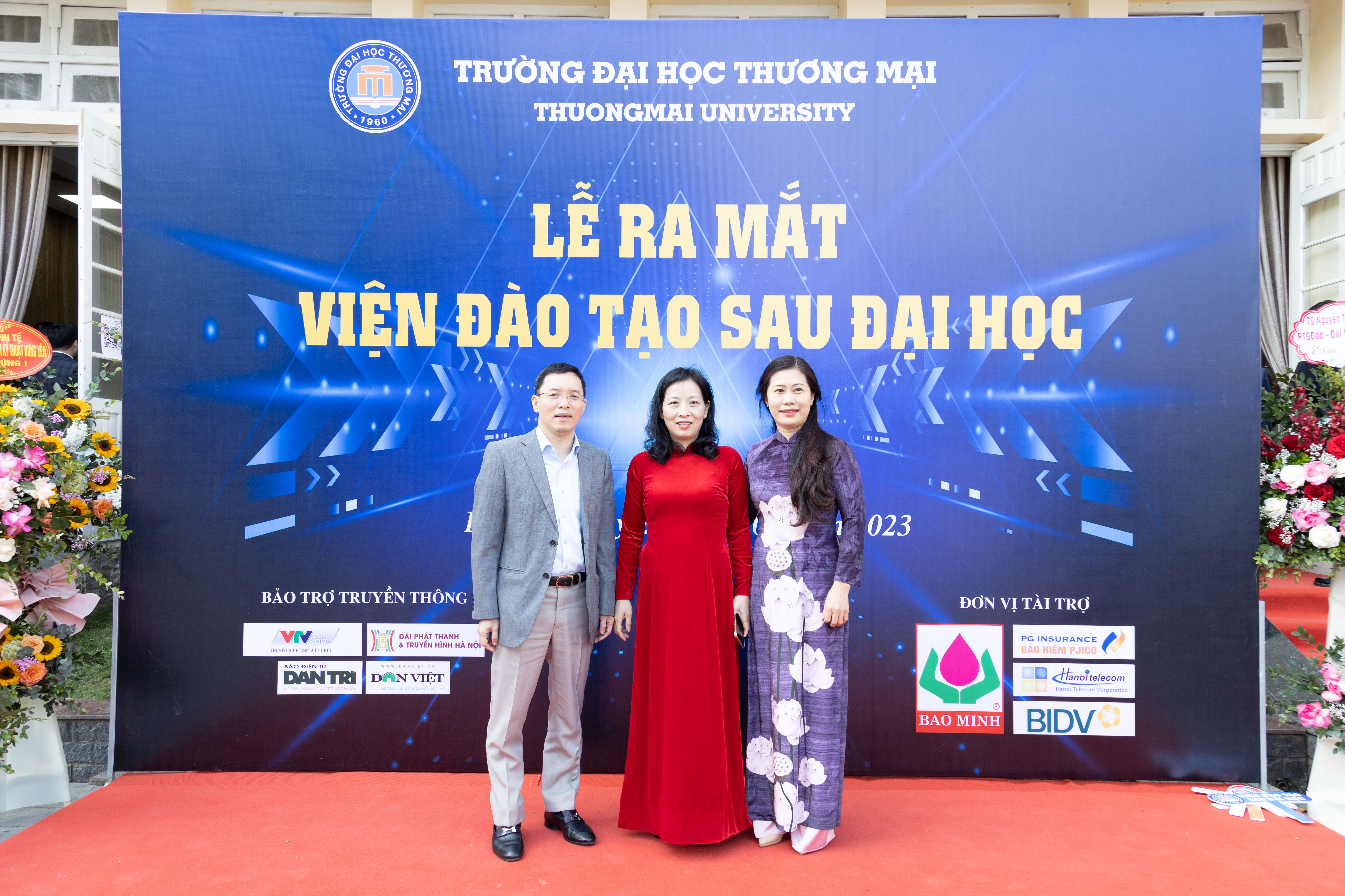 Hình ảnh Ngoài Hội trường H3_1-Lễ ra mắt Viện Đào tạo Sau đại học