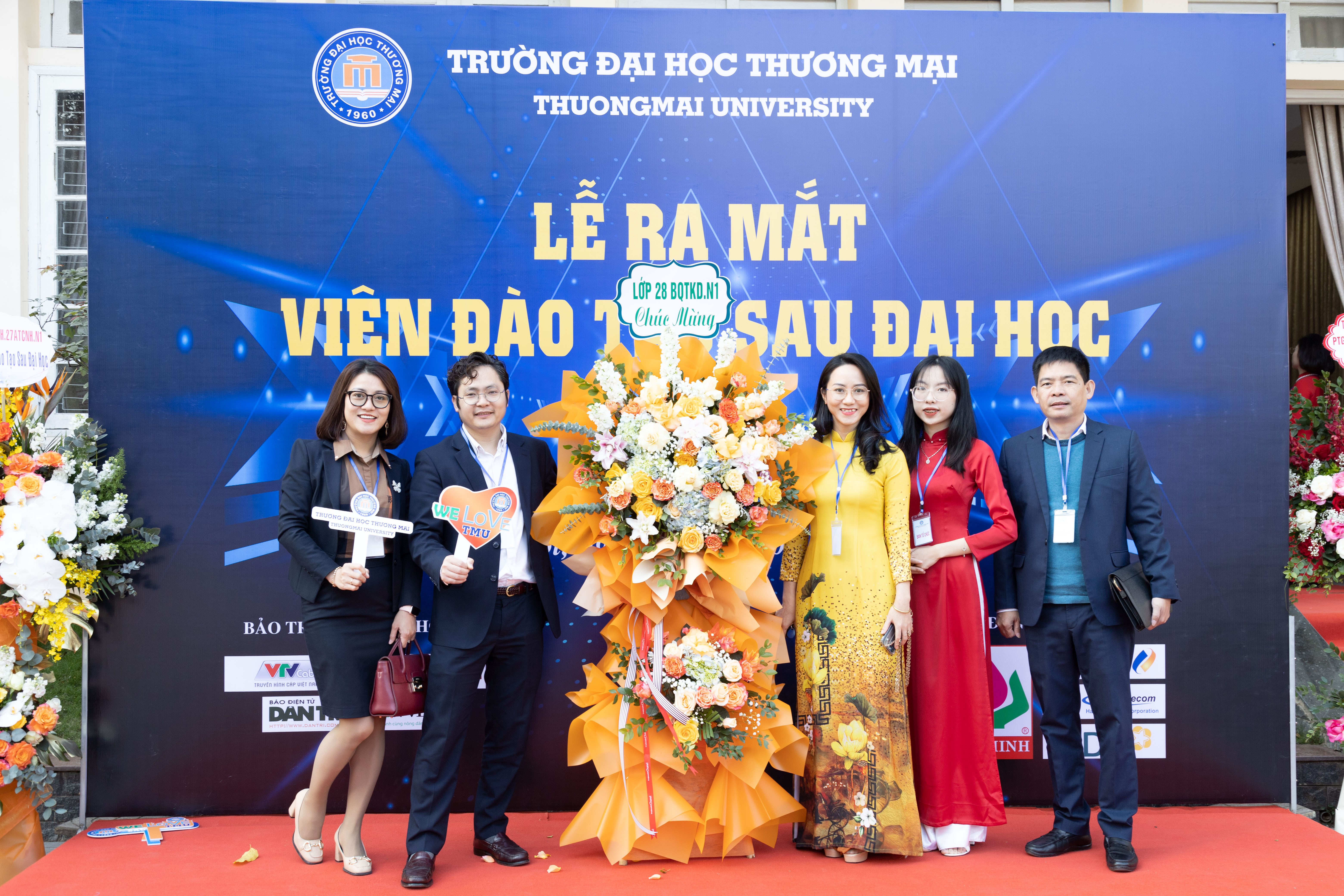 Hình ảnh Ngoài Hội trường H3_2-Lễ ra mắt Viện Đào tạo Sau đại học