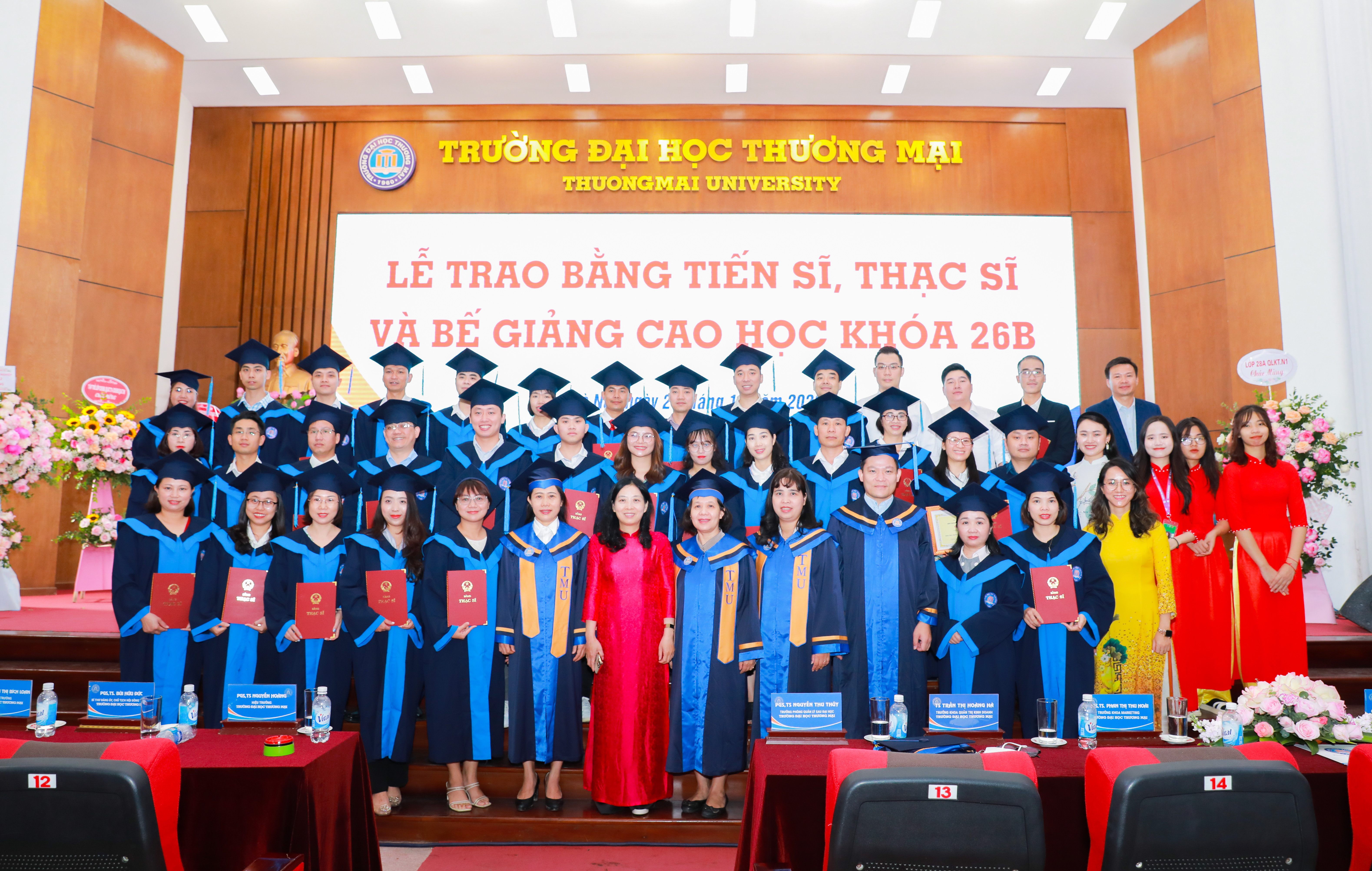 Hình ảnh Lễ Trao bằng Tiến sĩ, Thạc sĩ và Bế giảng Cao học khóa 26B