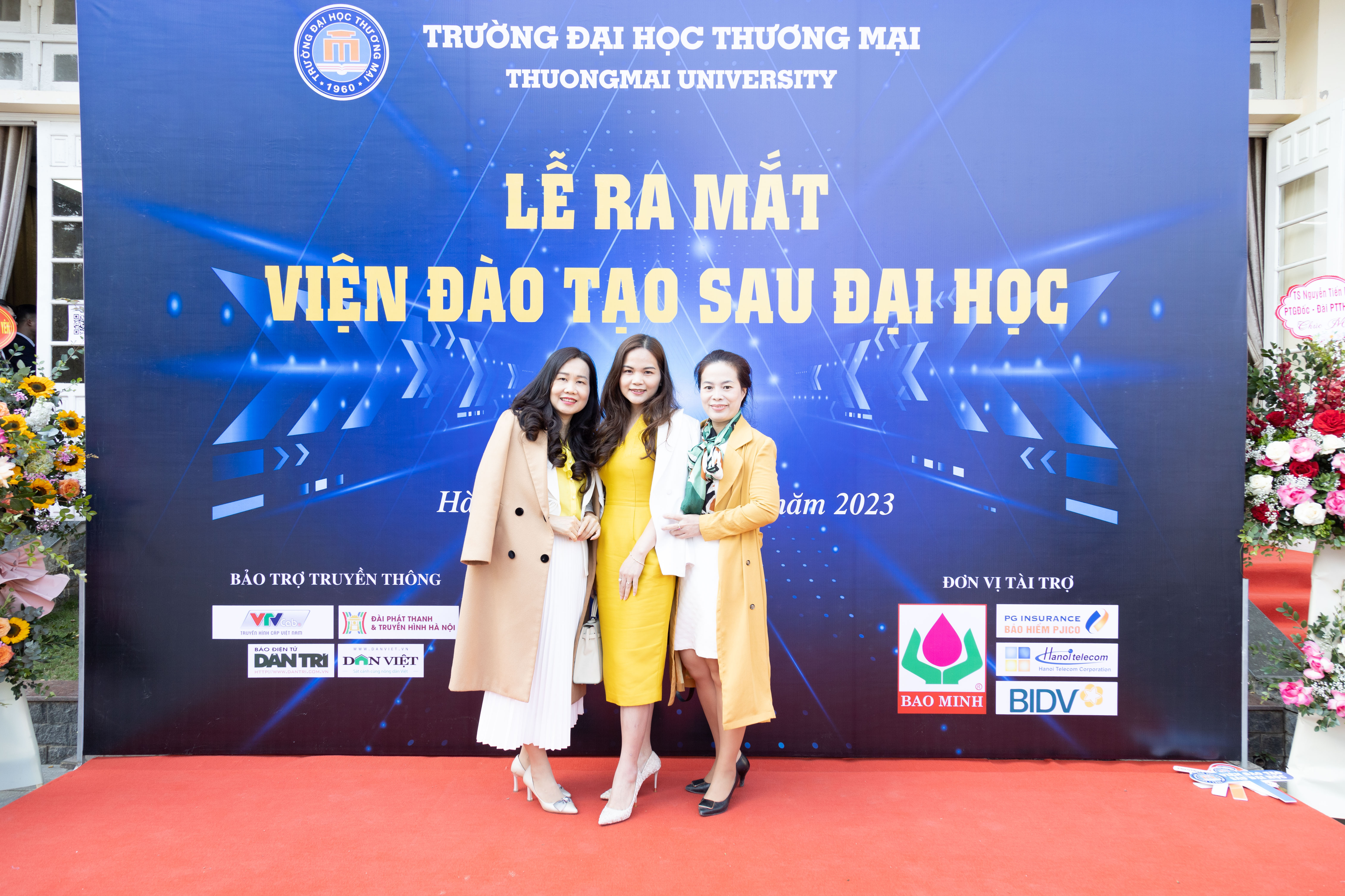 Hình ảnh Ngoài Hội trường H3_1-Lễ ra mắt Viện Đào tạo Sau đại học