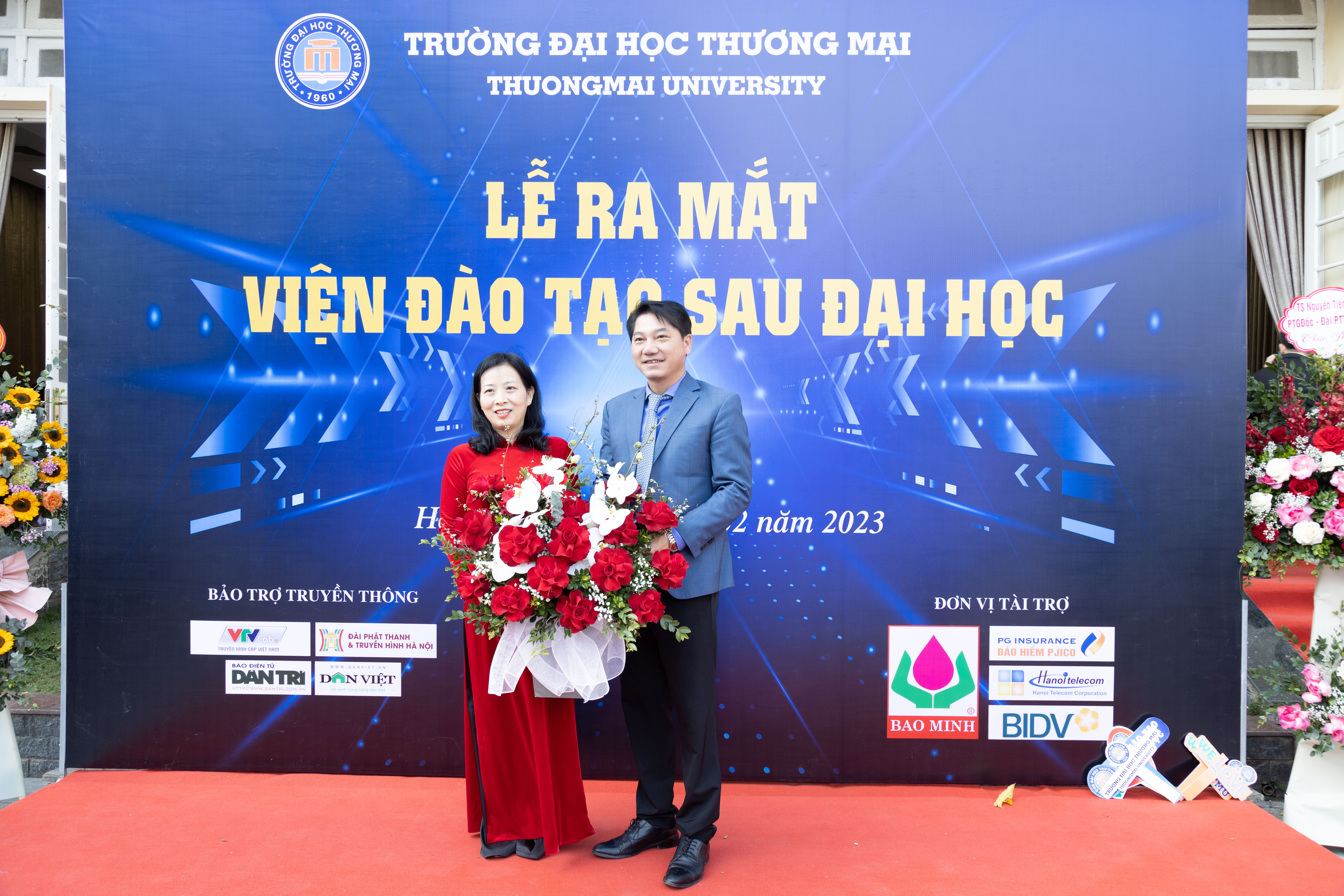 Hình ảnh Ngoài Hội trường H3_2-Lễ ra mắt Viện Đào tạo Sau đại học