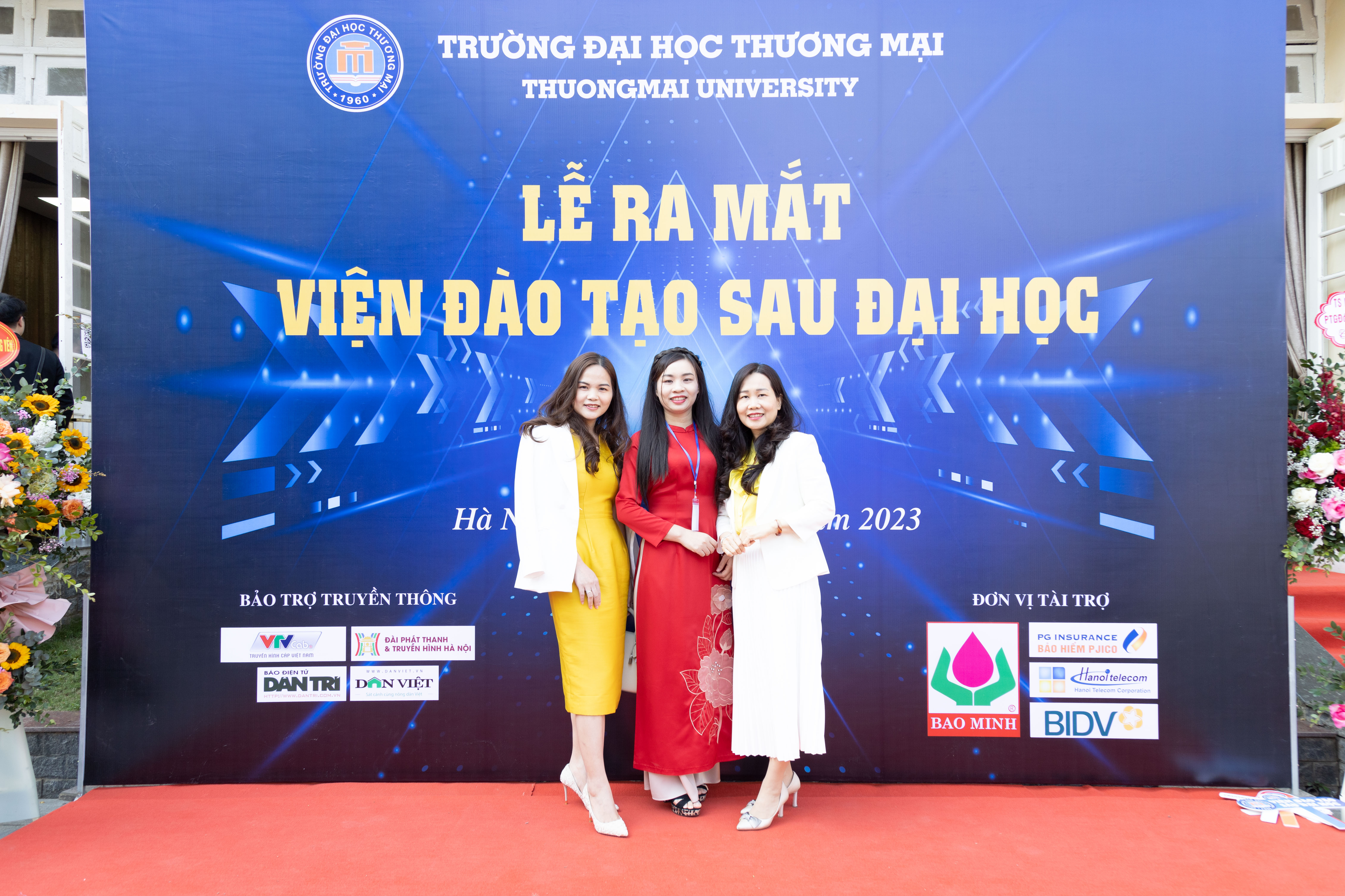 Hình ảnh Ngoài Hội trường H3_1-Lễ ra mắt Viện Đào tạo Sau đại học